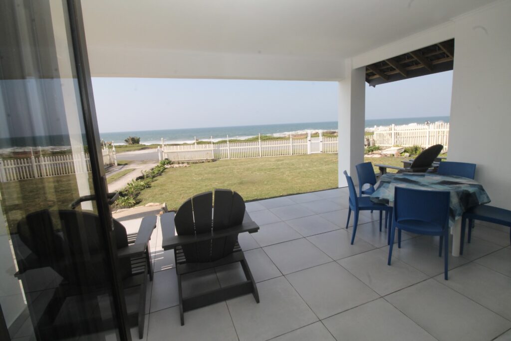 Fifty on the Rocks, Self Catering Holiday Home, Beach Front, Stunning Seaview's
