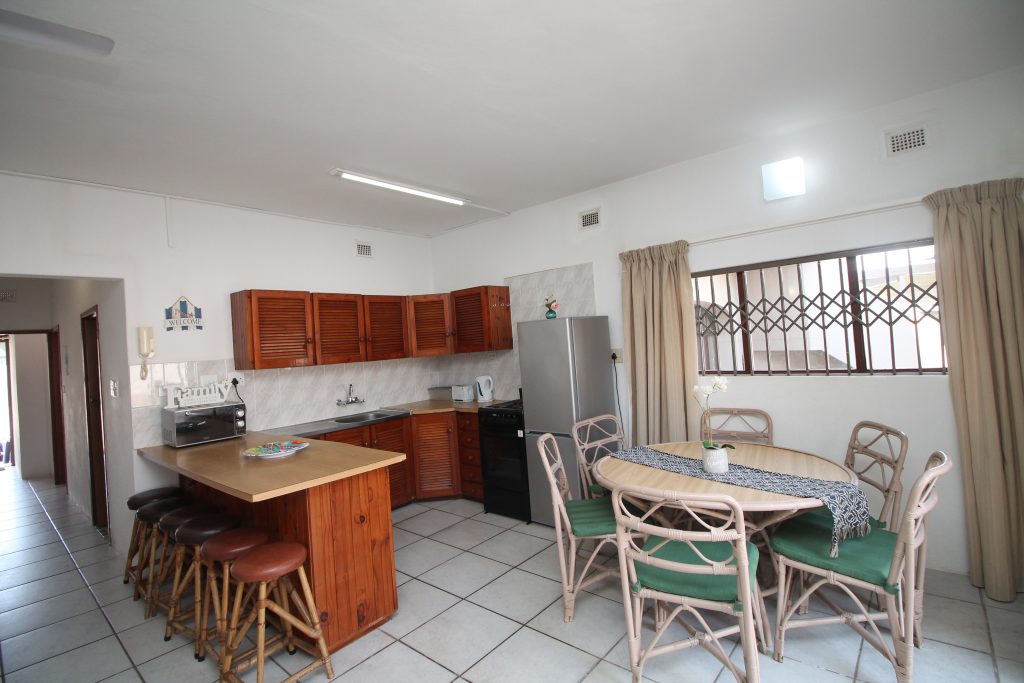 Uvongo Cabanas 3B, Self-Catering Holiday Accommodation