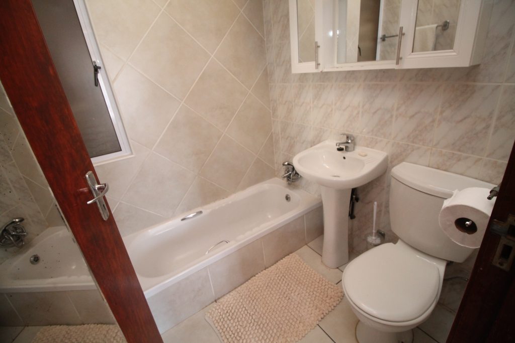 Uvongo Cabanas 3B, Self-Catering Holiday Accommodation