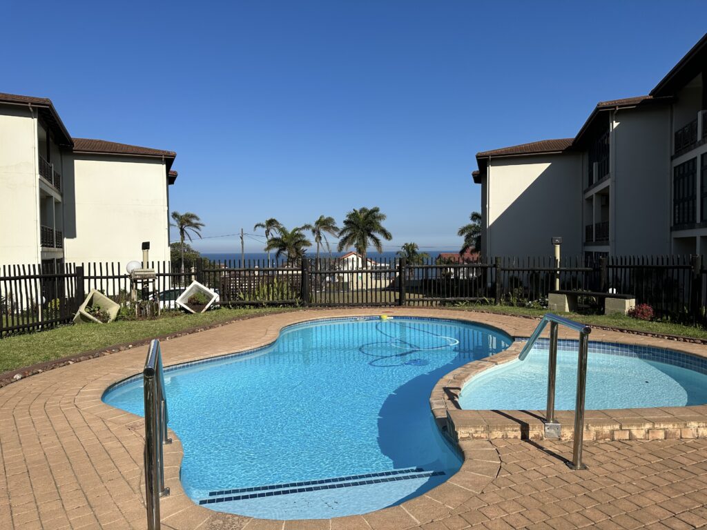 Topanga 59, Self Catering Holiday accommodation, Uvongo Beach, Swimming Pool