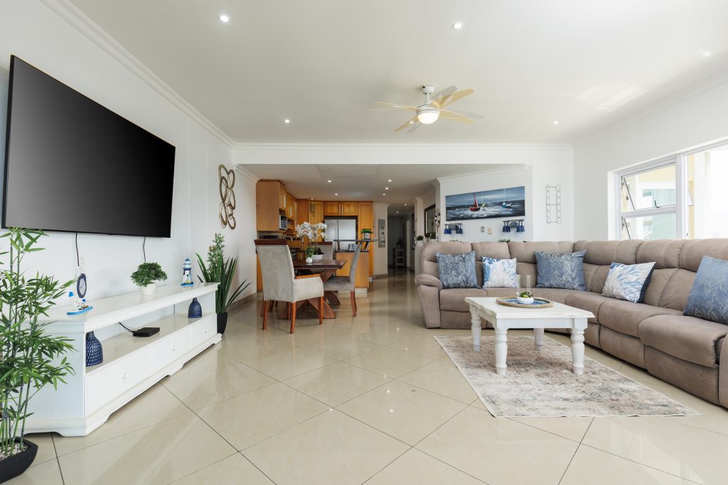 Lucien Sands 402, Self-Catering Holiday Accommodation