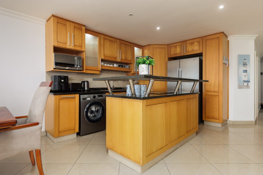 Lucien Sands 402, Self-Catering Holiday Accommodation