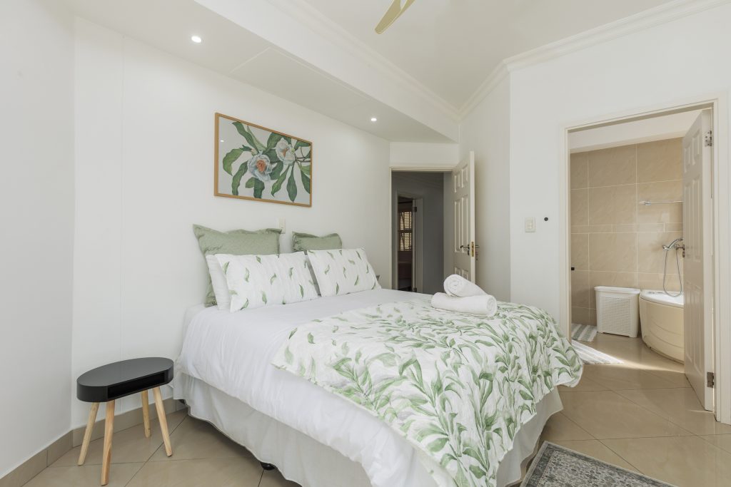 Lucien Sands 402, Self-Catering Holiday Accommodation