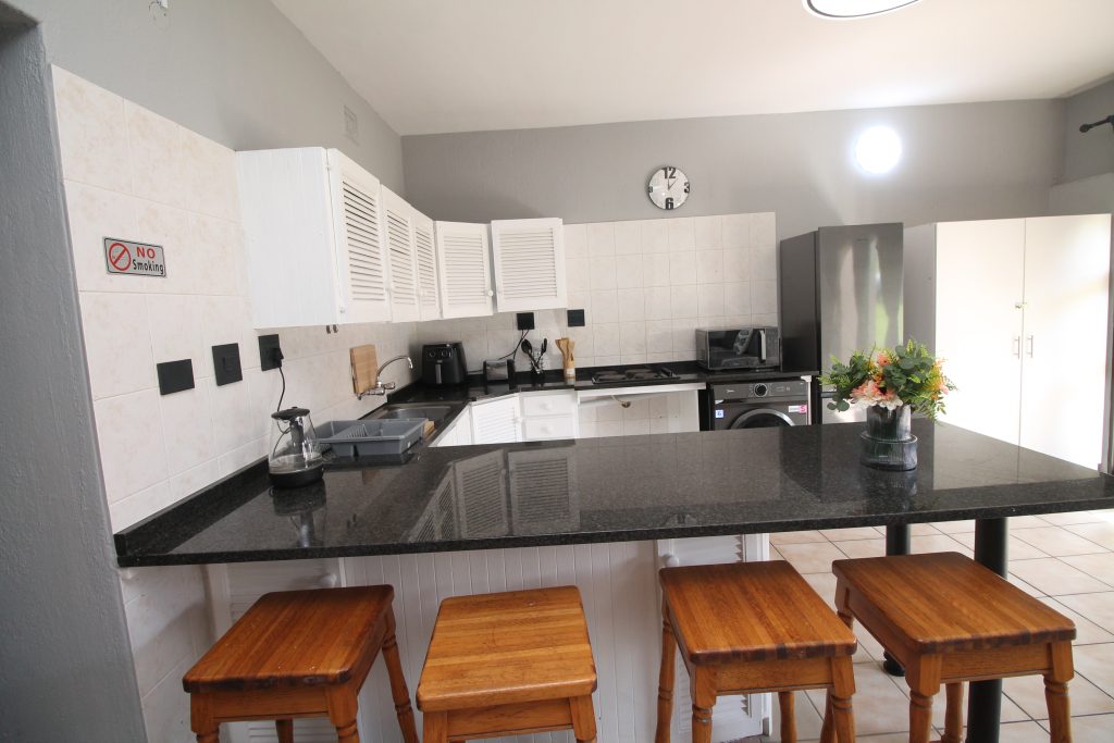 Uvongo Cabanas 6B, Self-Catering Holiday Accommodation, Uvongo