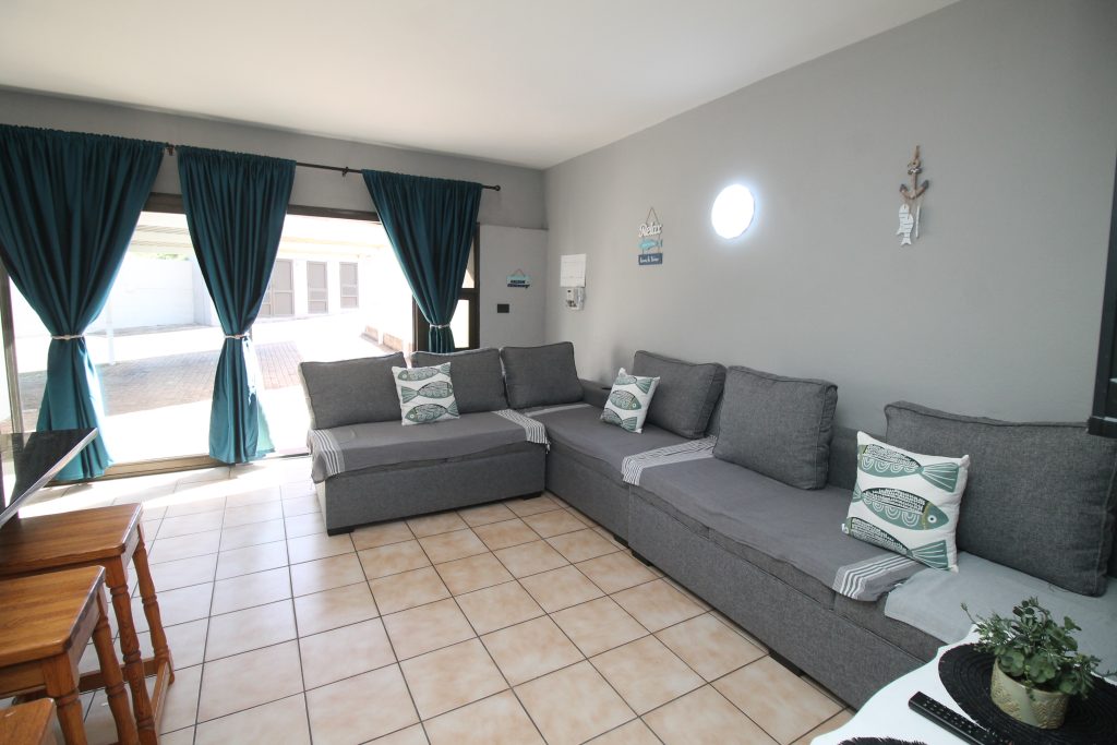 Uvongo Cabanas 6B, Self-Catering Holiday Accommodation, Uvongo