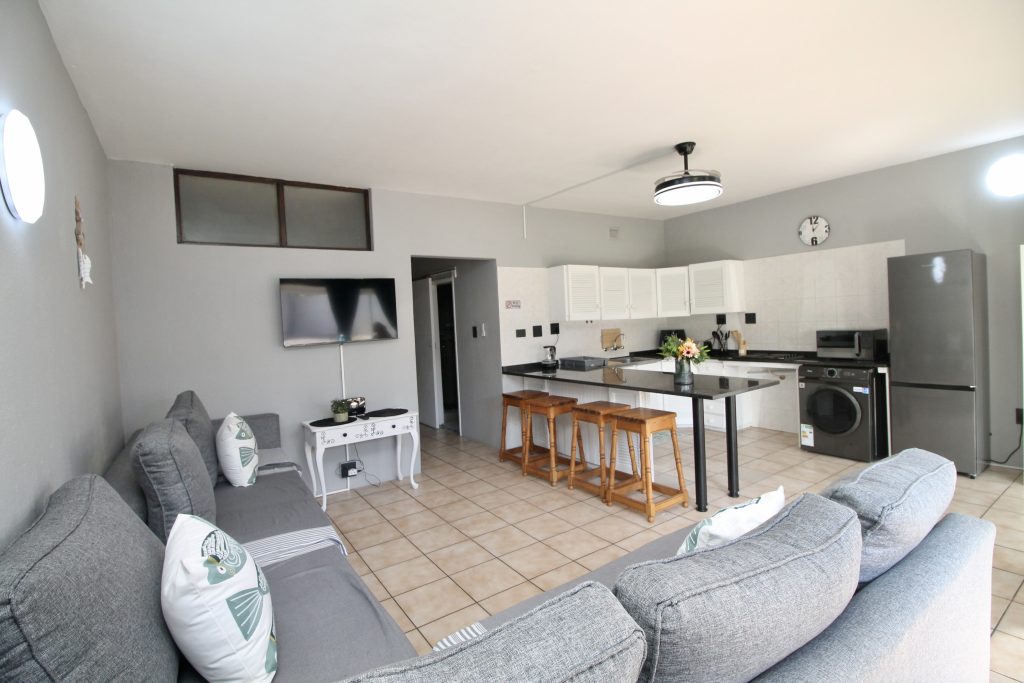 Uvongo Cabanas 6B, Self-Catering Holiday Accommodation, Uvongo