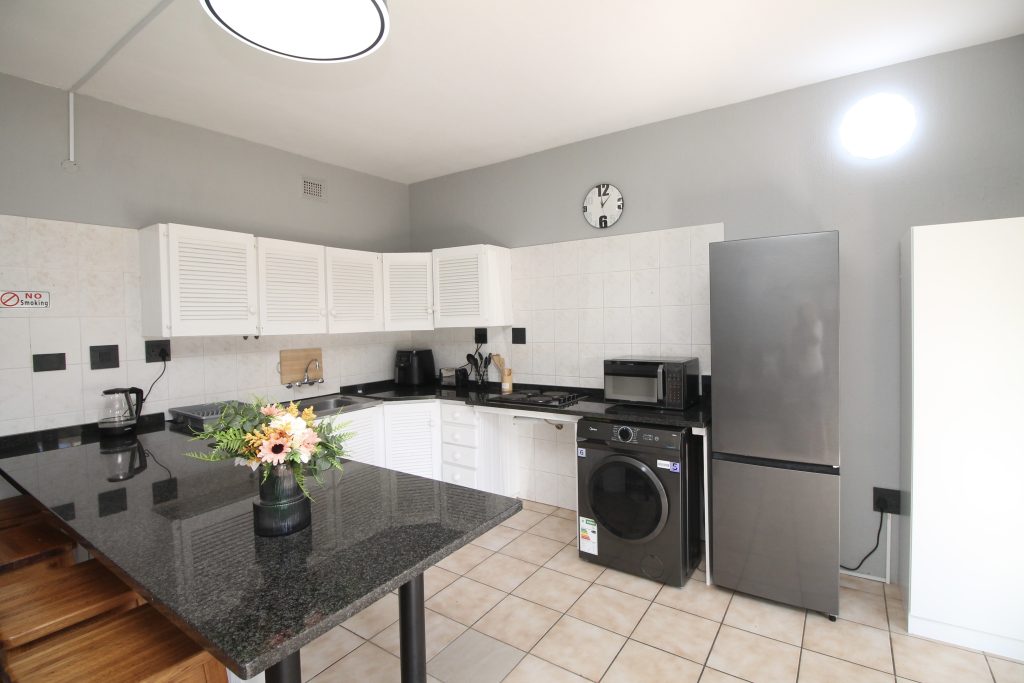 Uvongo Cabanas 6B, Self-Catering Holiday Accommodation, Uvongo