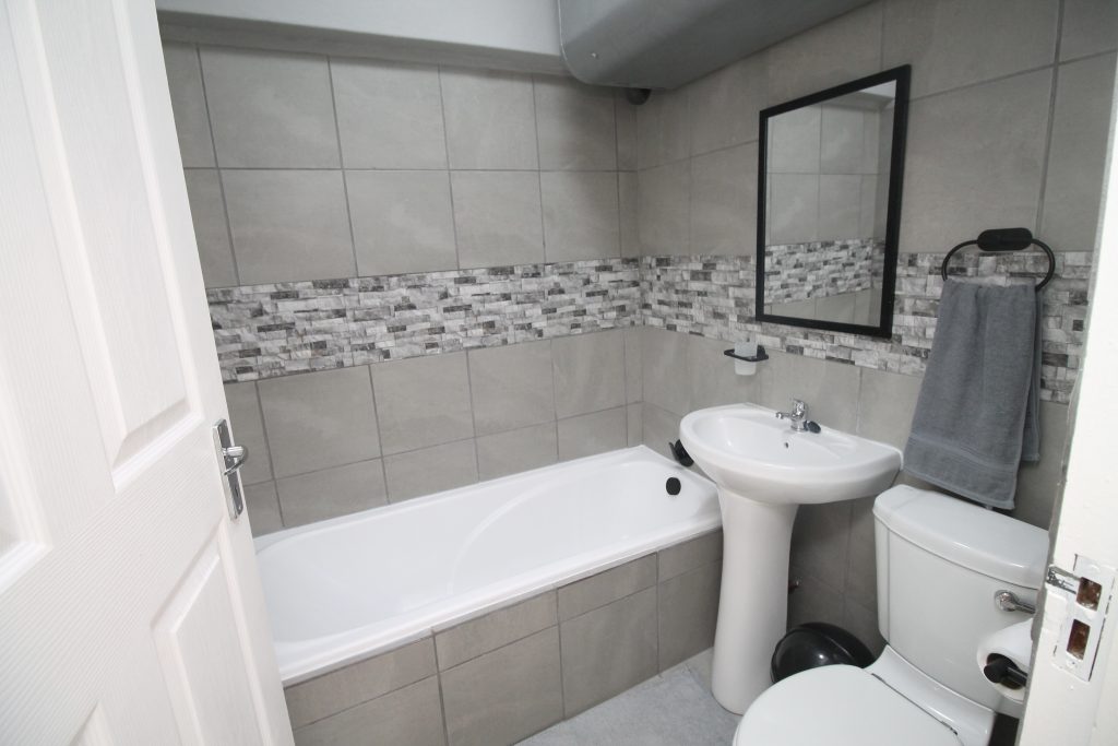 Uvongo Cabanas 6B, Self-Catering Holiday Accommodation, Uvongo
