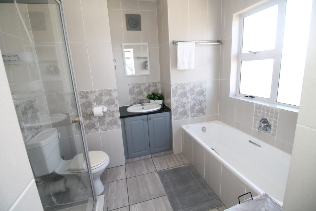 St Tropez 401, Self-Catering Holiday Accommodation